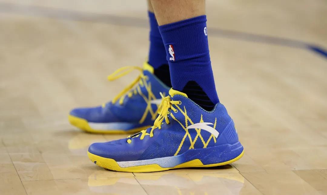 安踏NBA实战篮球鞋_安踏篮球鞋_安踏KT7锦鲤配色