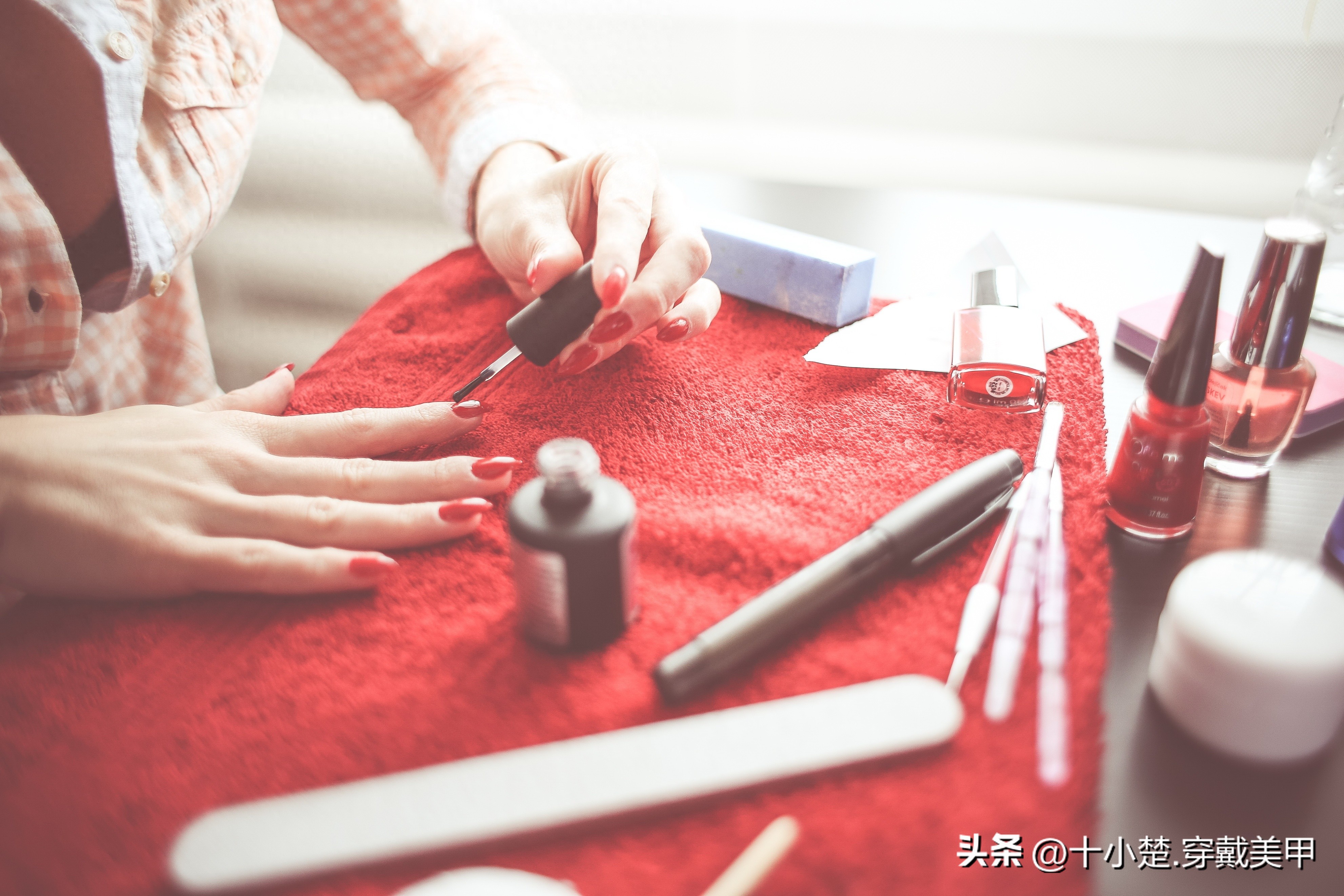 穿戴甲工具准备_怎样贴美甲饰品_穿戴甲正确佩戴方法