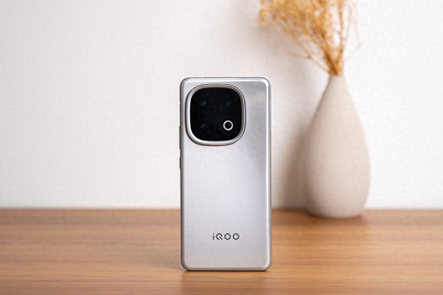 iQOO 13 2K Q10屏幕 _ iQOO 13 骁龙8至尊版性能 _3dm 2k13