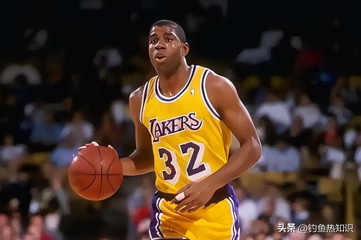 斯蒂芬·库里运球技巧分析_NBA历史上最杰出的运球大师_库里运球过人视频