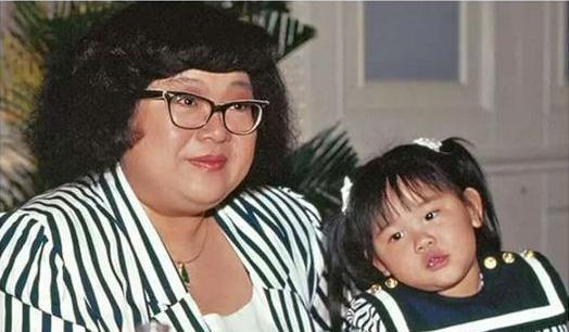 郑少秋沈殿霞女儿郑欣宜_郑欣宜沈殿霞视频_沈殿霞郑少秋爱情故事