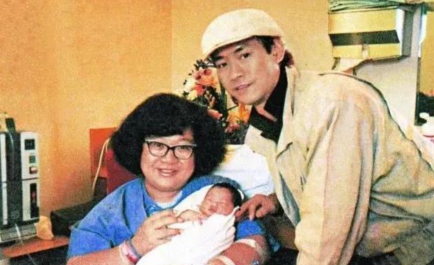 郑少秋沈殿霞女儿郑欣宜_沈殿霞郑少秋爱情故事_郑欣宜沈殿霞视频